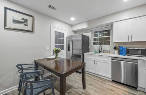 Marietta House | Spacious 6 Beds Retreat 5 min Marietta Sq *Sleep12