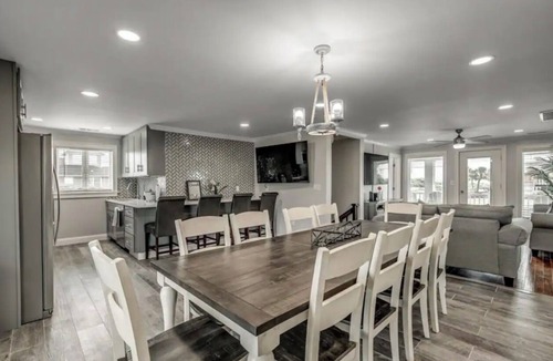 Ash House | Spacious 6BR Beach House Private Pool Sleeps 12 Family Getaway