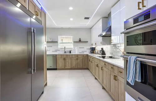 Pompano Isles Villa | Spacious 6BR Villa w/Heated Pool in Pompano Beach