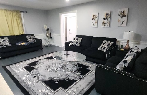 Feasterville-Trevose House | Spacious 7-bedroom house in marvelous Feasterville-Trevose with AC