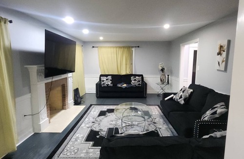 Feasterville-Trevose House | Spacious 7-bedroom house in marvelous Feasterville-Trevose with AC