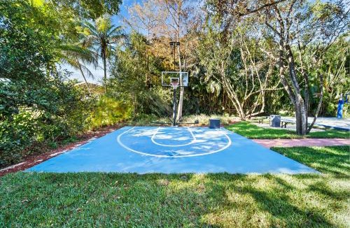 Davie House | Spacious 8BR w Guesthouse POOL Tons of Games