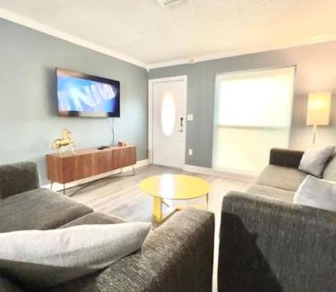 West Palm Beach Villa | Spacious and Luxurious Villa - Large Fenced Backyard