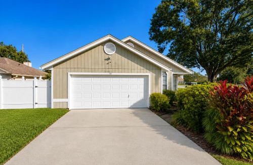 Girvin House | Spacious and quiet home with private patio & enclosed yard