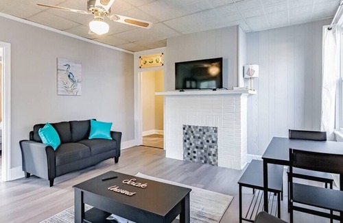 Midtown House | Spacious and Renovated 3 BR Cottage Medical Distr