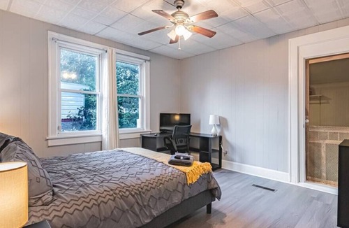 Midtown House | Spacious and Renovated 3 BR Cottage Medical Distr