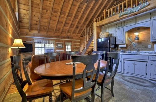 Copperhill Cabin | Spacious and Rustic Cabin with a Hot Tub near Copperhill for a Family Getaway in Tennessee