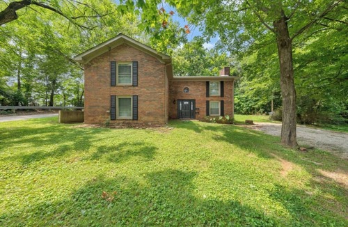 Glasgow House | Spacious Backyard Fireplace Mins from Downtown