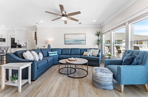 Holiday Isle Condo | Spacious Beachfront 3 Bedroom!