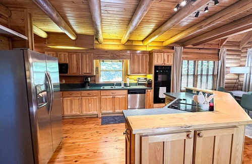 Blue Ridge Cabin | Spacious Cabin for 14 on Fightingtown Creek – Private Trout Fishing Retreat
