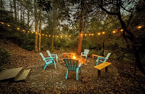Blue Ridge Cabin | Spacious Cabin for 14 on Fightingtown Creek – Private Trout Fishing Retreat