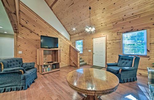 Springville House | Spacious Cabin on Kentucky Lake with Large Deck!