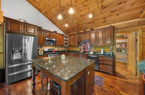 Sugar Grove Cabin | Spacious Cabin Retreat with Hot Tub & Game Room