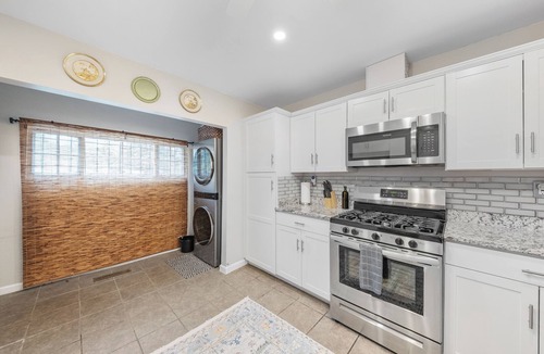 Macon House | Spacious & Charming Home - Walk to Mercer University