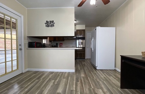 Bloomingdale House | Spacious, Charming & Serene Family Haven ~ Parking