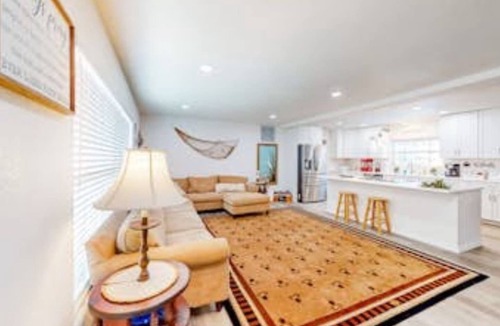 Clearwater House | Spacious Clearwater Getaway 4BR,3BA, Cowboy Pool, Pet-Friendly 10 Min to Beach