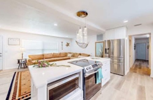 Clearwater House | Spacious Clearwater Getaway 4BR,3BA, Cowboy Pool, Pet-Friendly 10 Min to Beach