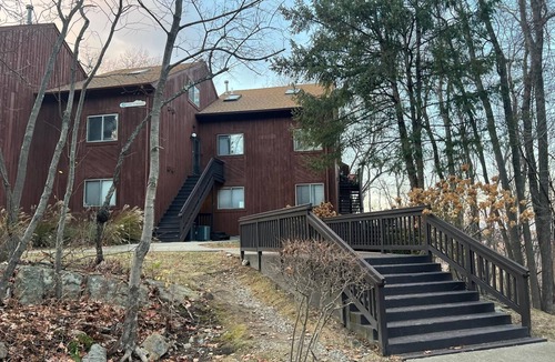 Vernon Condo | Spacious & Comfy Gem: Mins to Slopes, Arcade, Pkg!