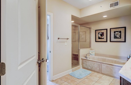 Shelter Cove Condo | Spacious Condo w/Free WiFi, Private Balcony, Washer/Dryer, Shared Pool & Hot Tub