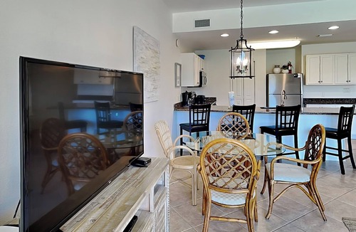 Fort Walton Beach - Destin Condo | Spacious condo w. pool views + private beach access