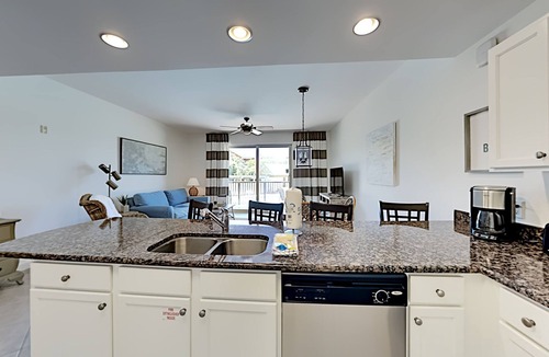 Fort Walton Beach - Destin Condo | Spacious condo w. pool views + private beach access