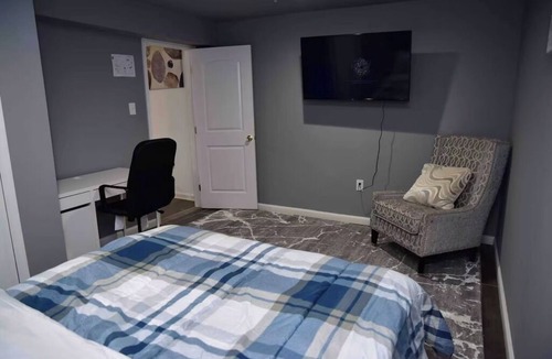 Montpelier Bed & Breakfast | Spacious, Cozy & private 3BR Apartment Suite Near DC - Private Entrance