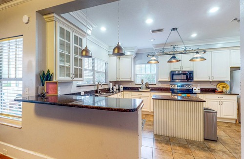 Plant City House | Spacious Designer Home with Private Solar-Heated Pool, Treehouse & Sunroom