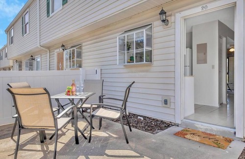 Springfield Condo | Spacious Downtown Historic Springfield Condo