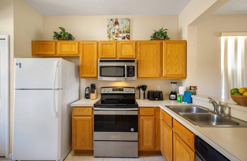 Wellington House | Spacious End-Unit Townhouse, 2 Master Suites, at Regal Palms, close to Clubhouse
