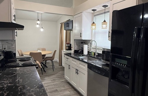 Carrollwood House | Spacious Family Dog Friendly Near TPA Airport Mall Highway 3 Bedroom Fenced Yard