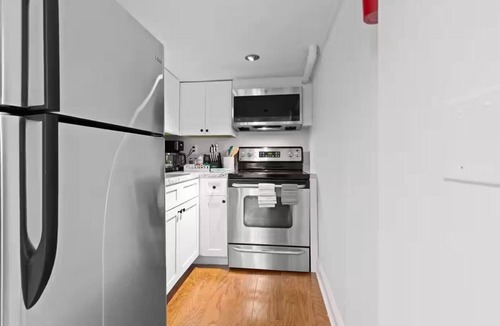 Northwest House | Spacious Garden Apartment - Takoma METRO - Sleep 6