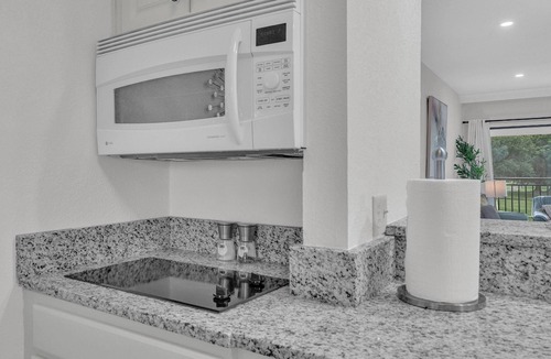 Wesley Chapel Condo | Spacious Golf & Tennis Condo w/Stunning Views, Patio, Full Kitchen & More – Perfect for Relaxation!