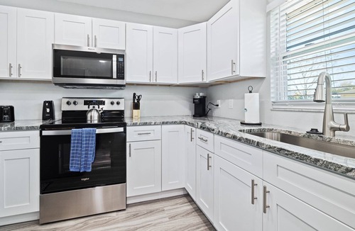 Spring Hill House | Spacious Gulf Coast Scallop Season Retreat! Near Pine Island Beach, Weeki Wachee, Dog-Friendly
