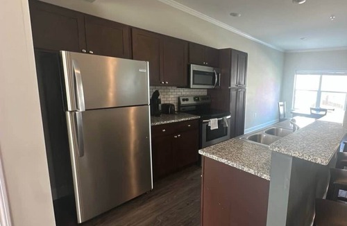 Central Condo | Spacious Haven | Hot Tub + 6-min to Garden Trails