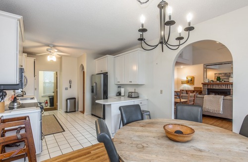 Harborgate Shores House | Spacious Home Close To Everything For Families and Vacationers.
