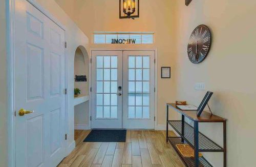Minneola House | Spacious Home - Heated LED Pool & Ping Pong