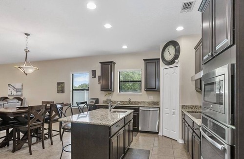 Memphis House | Spacious Home in Large Neighborhood, Minutes Away from the Beach and Riverwalk!