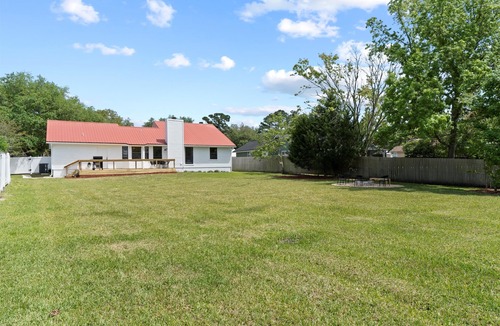Girvin House | Spacious Home: Near Beach, Large Yard, Game Room & Dog-Friendly!