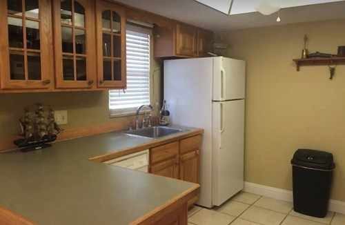 Weeki Wachee Gardens House | Spacious home on clear canal just a few houses from the main river includes kayaks and pool table!
