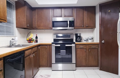 DeLand House | Spacious Home, Secluded Saltwater Pool, Central Location.
