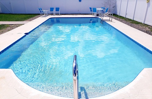 DeLand House | Spacious Home, Secluded Saltwater Pool, Central Location.