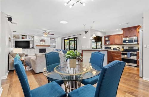 Largo House | Spacious Home Sleeping12 Private Pool+Near Beach