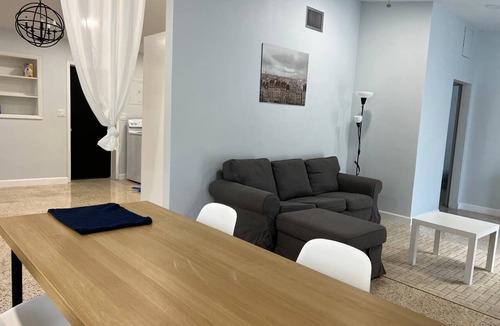 North Miami Beach House | Spacious Home - Bed in a double room