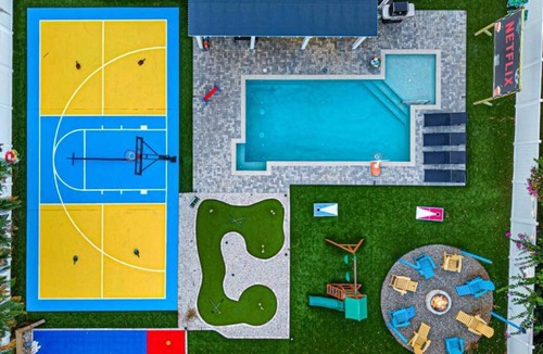 Largo House | Spacious home w/pool & outdoor movie theatre