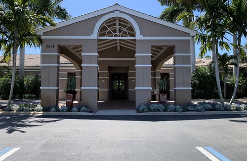 Bonita Springs House | Spacious home with lovely golf course views and private pool.