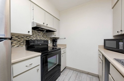 Alto Pino House | Spacious home with Pool Table 10 minutes from Beaches and Speedway