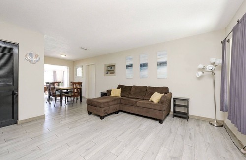 Alto Pino House | Spacious home with Pool Table 10 minutes from Beaches and Speedway