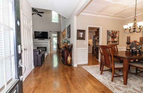Mableton House | Spacious home with cozy bedrooms, basement lounge, screened porch, and full kitchen. Minutes from Mercedes-Benz Stadium, Six Flags, and downtown. Comfort, space, and a prime location—book now!