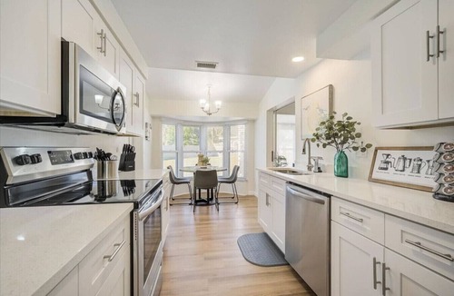 Bayshore Gardens House | Spacious home With Heated Pool 3 miles from IMG!
