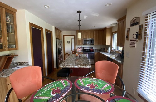 Blacksburg House | Spacious Home with Mountain Views - only 1.7 Miles from Campus